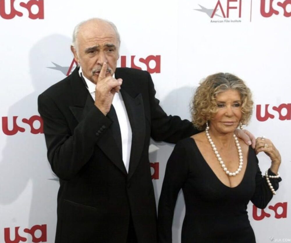 ショーン・コネリー(左)と妻ミシュリヌ・ルクブルン